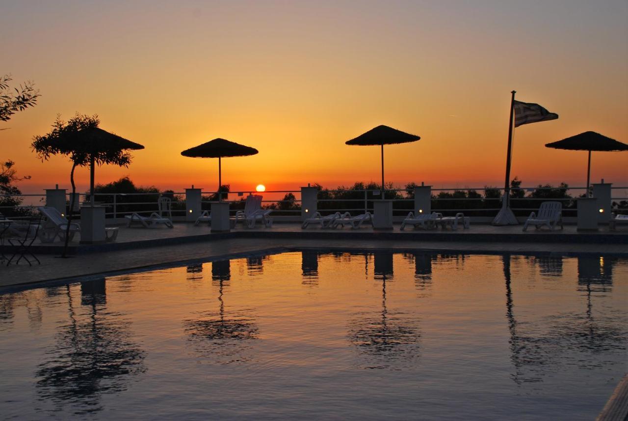 Santorini Camping & Hostel Фира Екстериор снимка