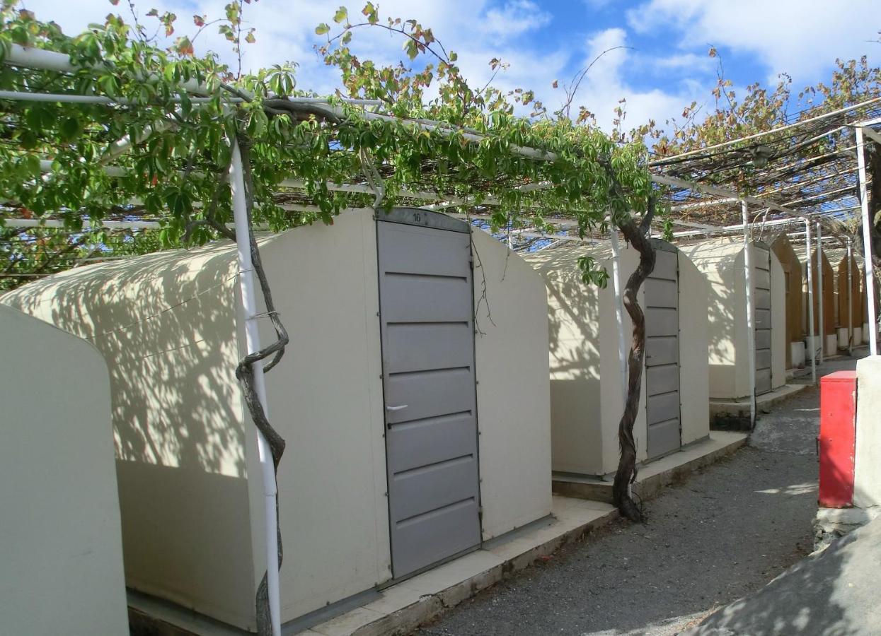 Santorini Camping & Hostel Фира Екстериор снимка