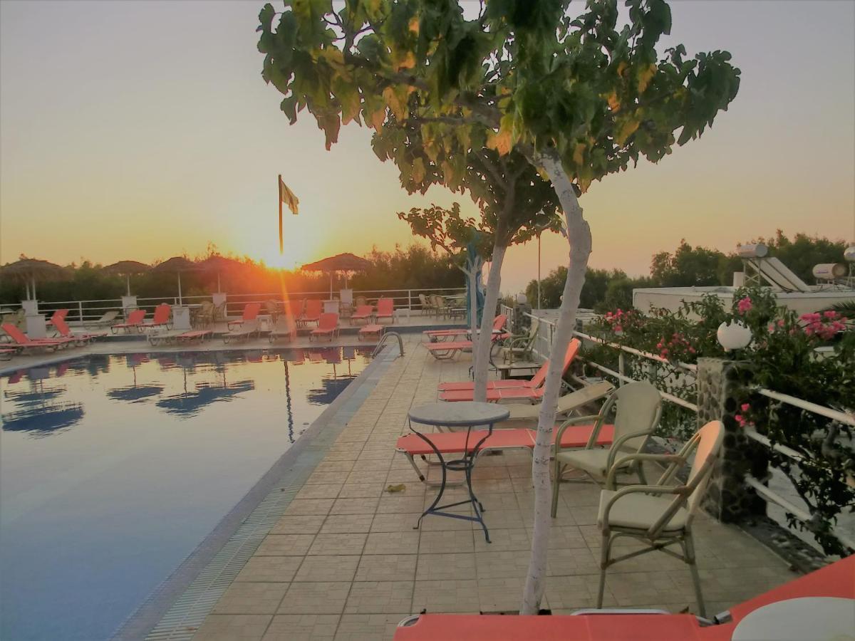 Santorini Camping & Hostel Фира Екстериор снимка
