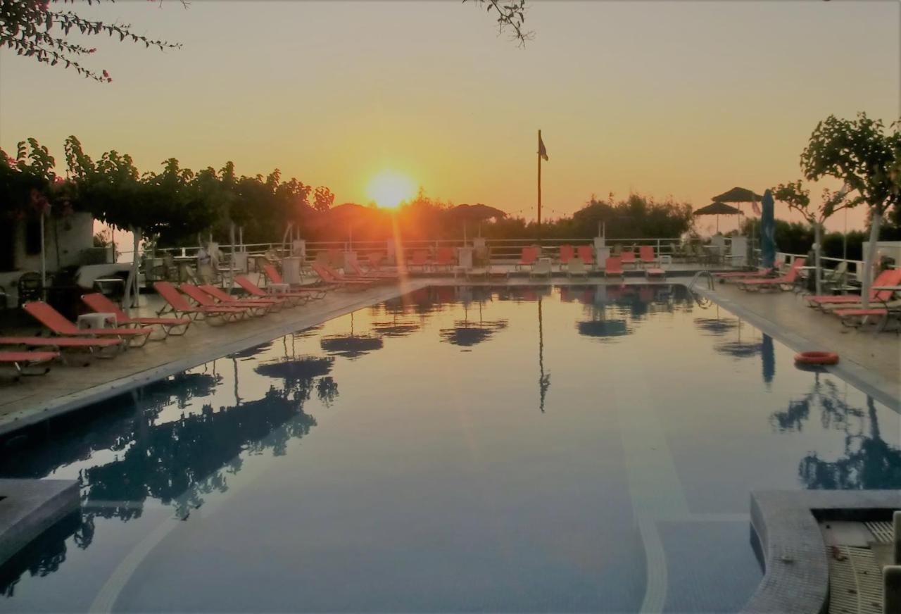 Santorini Camping & Hostel Фира Екстериор снимка
