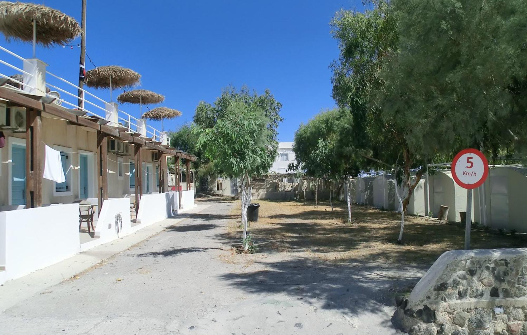Santorini Camping & Hostel Фира Екстериор снимка