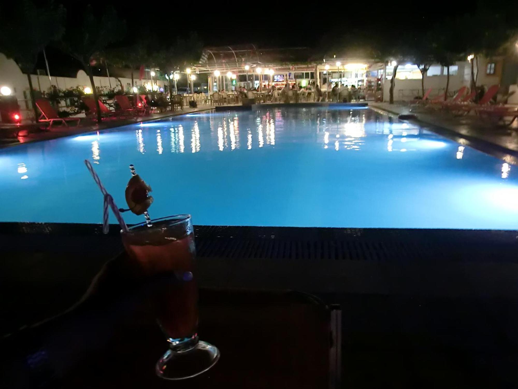 Santorini Camping & Hostel Фира Екстериор снимка